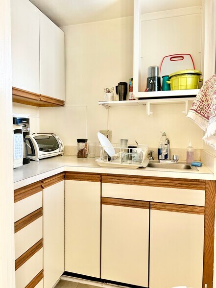 More Photos Of 5904 Harford Rd, Baltimore Office Residential For Sale