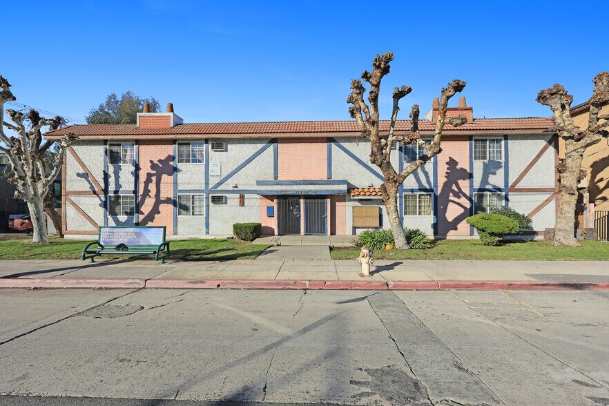 More Photos Of 15865 Vanowen St, Van Nuys Apartments For Sale