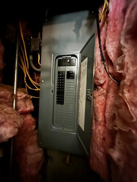 More Photos Of 220 Forest View Rd, Saint Marys Flex For Sale