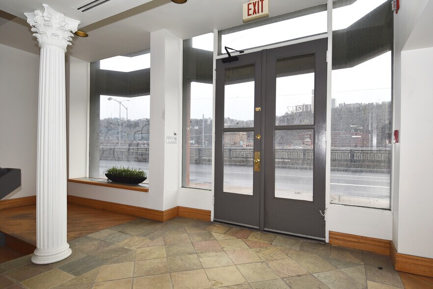 More Photos Of 227 Fort Pitt Blvd, Pittsburgh Loft Creative Space For Lease