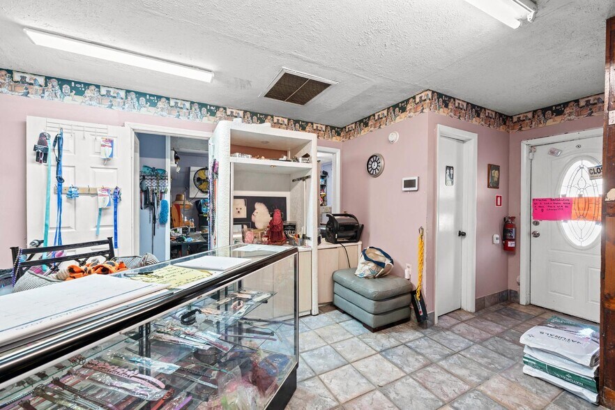 More Photos Of 2501 E Diana St, Tampa Office Residential For Sale