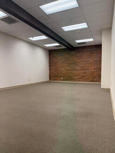 More Photos Of 1600 Market St, Redding Mixed Retail For Lease