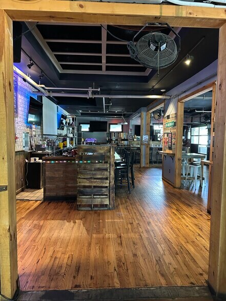 More Photos Of 3228 N Davidson St, Charlotte Restaurant For Lease