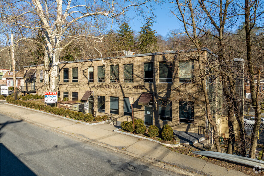 Primary Photo Of 690 N Broadway, White Plains Office For Lease