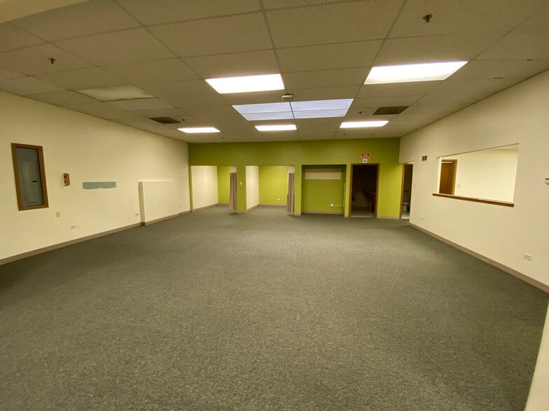 More Photos Of 12549 Holiday Dr, Alsip Warehouse For Lease