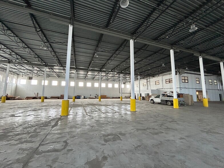Primary Photo Of 625 N Sacramento Blvd, Chicago Warehouse For Lease