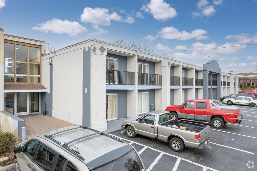 More Photos Of 1800 Miami St, Toledo Hotel For Sale