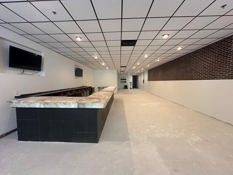 More Photos Of 1323 O St, Lincoln Bar For Lease