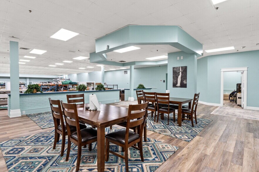 More Photos Of 5420 Hickory St, Panama City Office For Sale