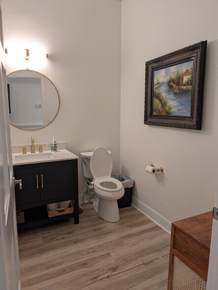 More Photos Of 1815 Lockeway Dr, Alpharetta Office For Sale