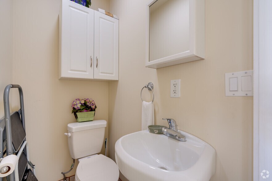 More Photos Of 1517 E Washington Blvd, Pasadena Storefront Retail Residential For Sale