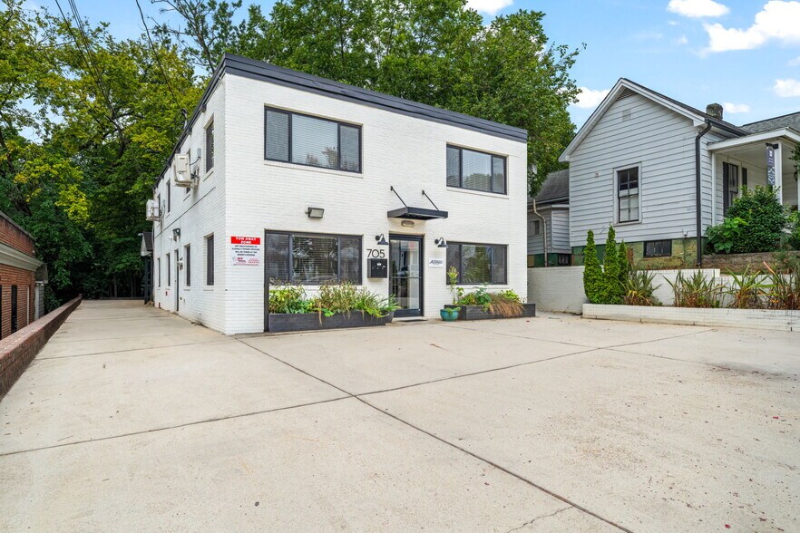 More Photos Of 705 W North St, Raleigh Office Residential For Lease