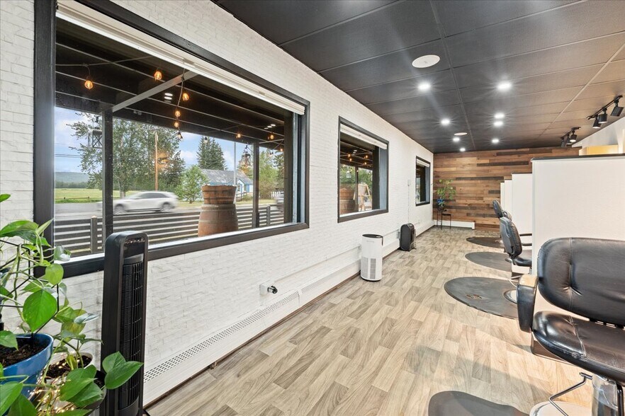More Photos Of 1019 College Rd, Fairbanks Flex For Sale