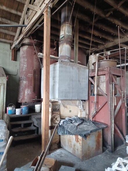 More Photos Of 419 S Broad St, Klamath Falls Light Distribution For Sale