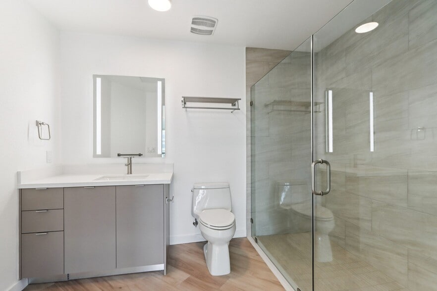 More Photos Of 9900 Venice Blvd, Culver City Apartments For Lease