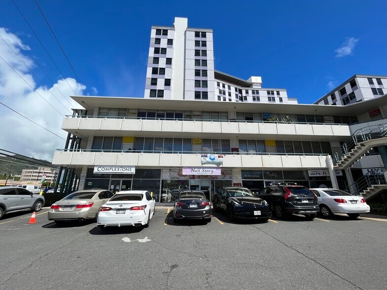 More Photos Of 931 University Ave, Honolulu General Retail For Sale