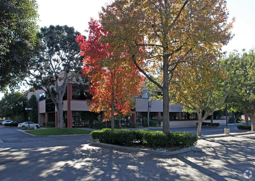 More Photos Of 542 Flynn Rd, Camarillo Service For Sale