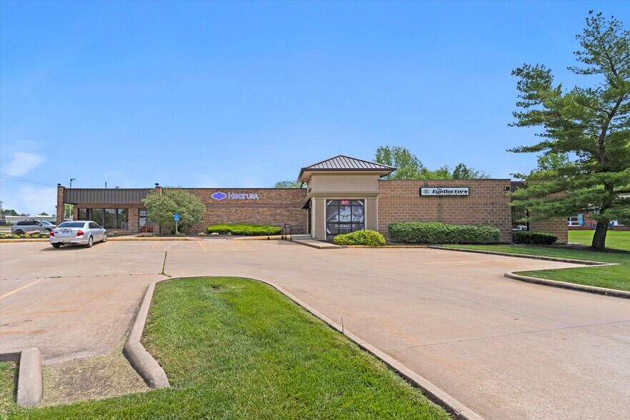 More Photos Of 705 Baptiste Dr, Paola Medical For Sale