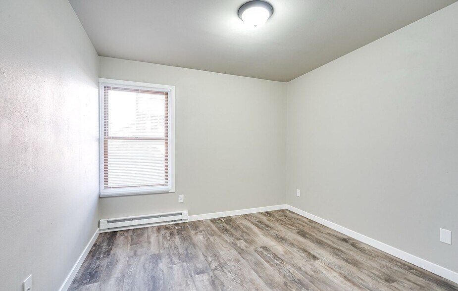 More Photos Of 825-835 Wisconsin St, Oshkosh Apartments For Sale