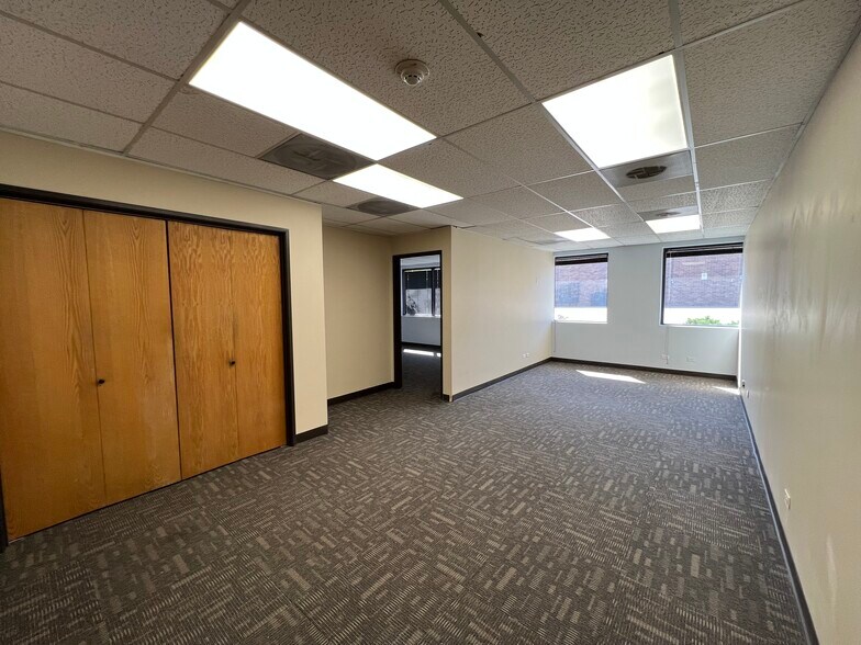 More Photos Of 8210-8236 S Holly St, Centennial Unknown For Lease