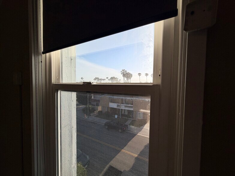 More Photos Of 4911 Warner Ave, Huntington Beach General Retail For Lease