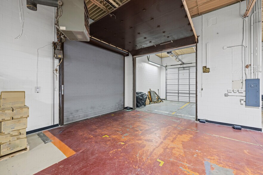 More Photos Of 23936 Industrial Park Dr, Farmington Hills Warehouse For Sale