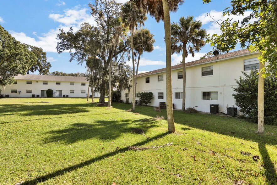 More Photos Of 1835 S Segrave St, South Daytona Apartments For Sale