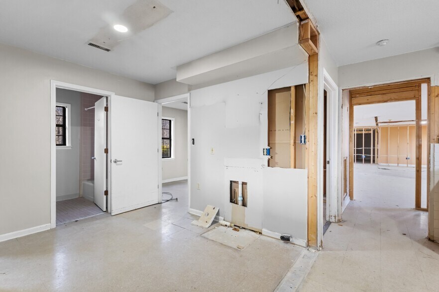 More Photos Of 2425 Highway 41A Byp, Clarksville Light Distribution For Sale