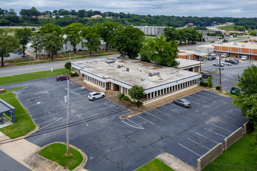 More Photos Of 324 W Pershing Blvd, North Little Rock Office For Sale