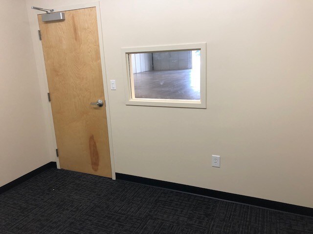 More Photos Of 1136 Louise Rd, Winston-Salem Warehouse For Lease