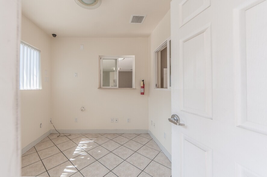 More Photos Of 5010 W Washington Blvd, Los Angeles Land For Lease