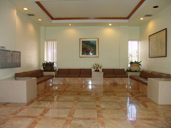 More Photos Of 2021 Tyler St, Hollywood Office For Lease