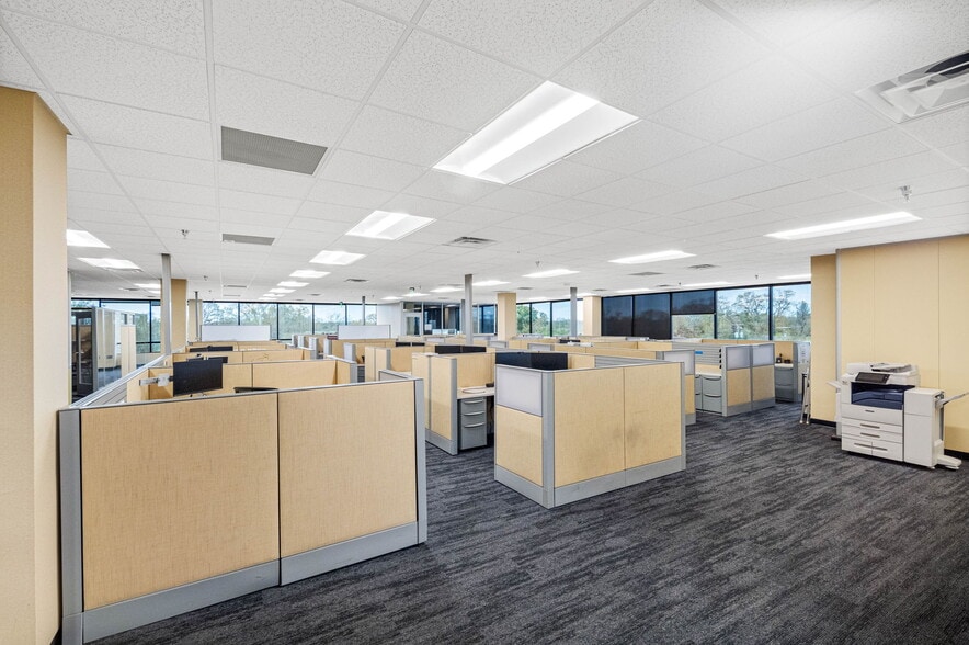 More Photos Of 6801 E Hillsborough Ave, Tampa Office Residential For Lease