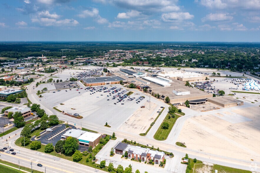 More Photos Of 2 Orland Square Dr, Orland Park General Retail For Sale