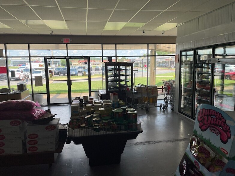 More Photos Of 4925 University Dr, Huntsville Unknown For Lease