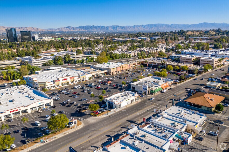 More Photos Of 21733-21841 Ventura Blvd, Woodland Hills General Retail For Lease