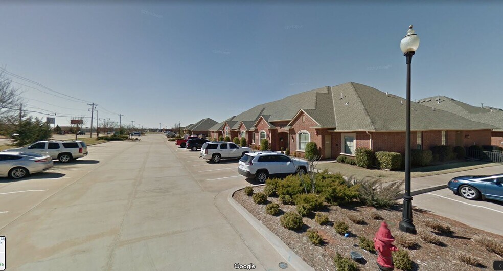 More Photos Of 1901 W 33rd St, Edmond Office Residential For Lease