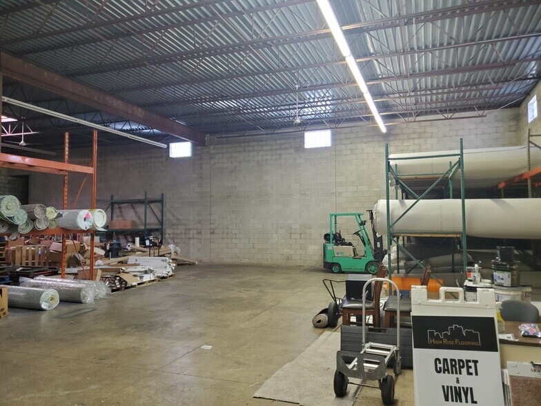 More Photos Of 1911 Rice St, Roseville Warehouse For Lease