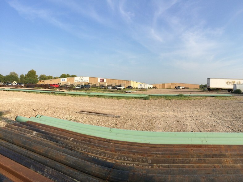 More Photos Of 1301 East Ave, Carrizo Springs Warehouse For Lease