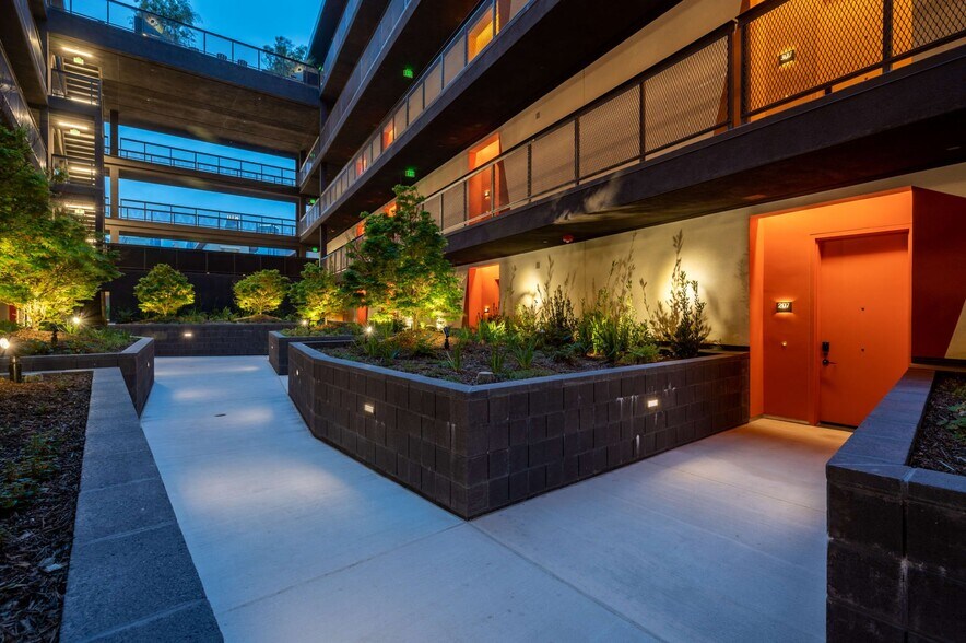 More Photos Of 107 S Hewitt St, Los Angeles Apartments For Lease