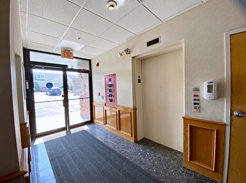 More Photos Of 100 Boston Rd, Groton Medical For Lease