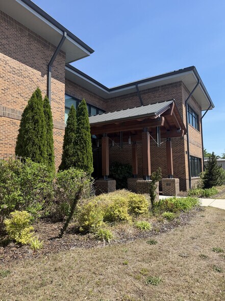More Photos Of 185 Grant St, West End Office For Sale