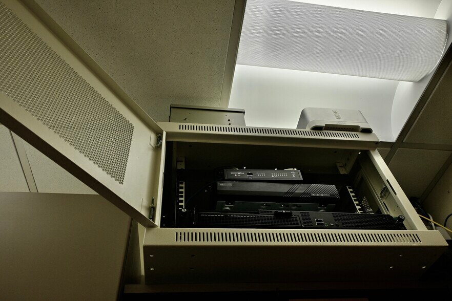 More Photos Of 4 Dearfield Dr, Greenwich Medical For Lease