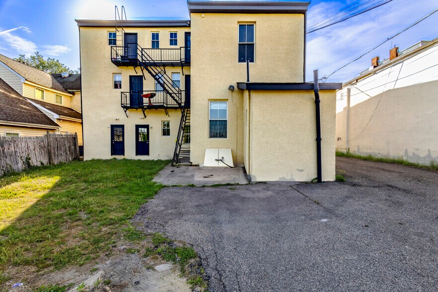 More Photos Of 121 N Broad St, Woodbury Apartments For Lease