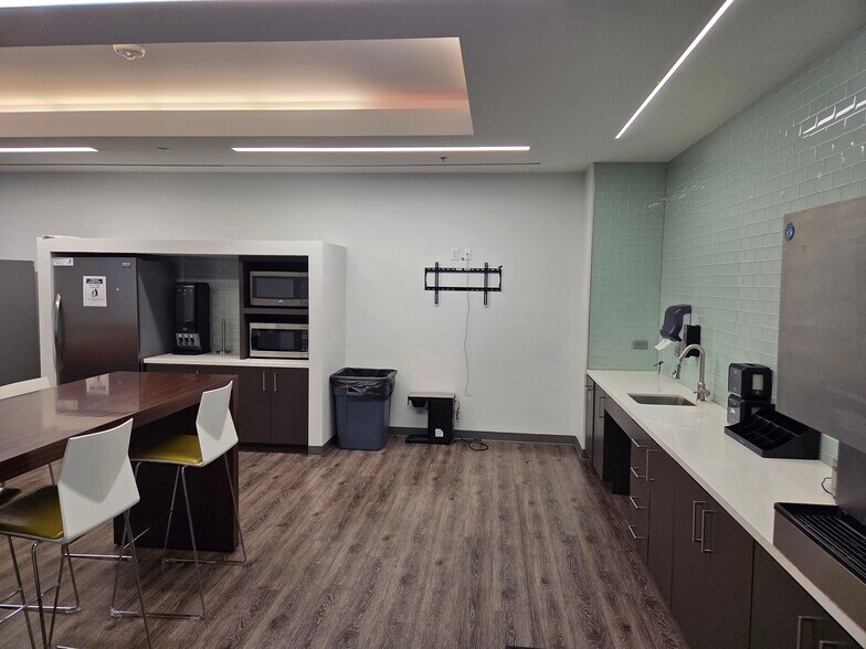 More Photos Of 4609 Regent Blvd, Irving Loft Creative Space For Lease
