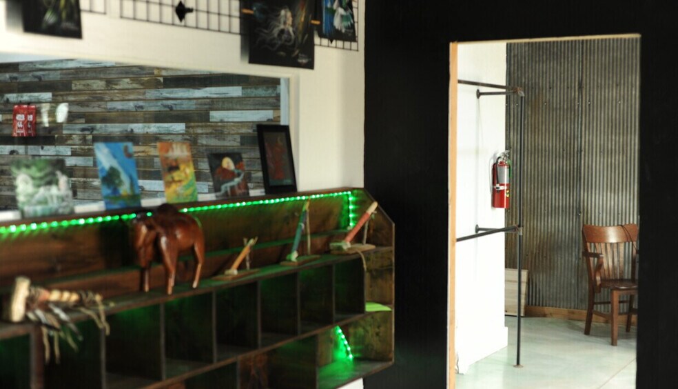 More Photos Of 108 Evans Ave, Apache Storefront For Lease