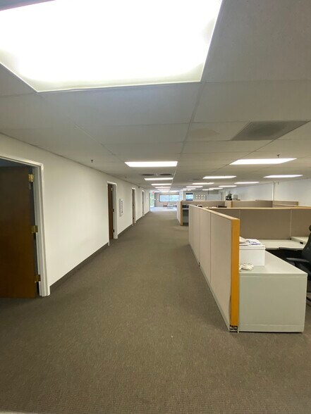 More Photos Of 4315 Taggart Creek Rd, Charlotte Warehouse For Sale