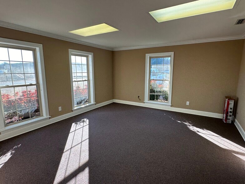 More Photos Of 2094 Fisher St SW, Huntsville Office For Lease