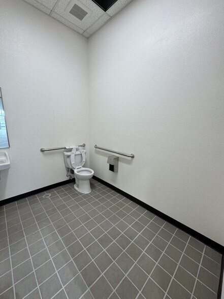 More Photos Of 1524 Pawling Dr, Horizon City Light Distribution For Sale