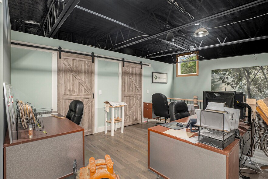More Photos Of 16745 Dixie Hwy, Davisburg Warehouse For Sale